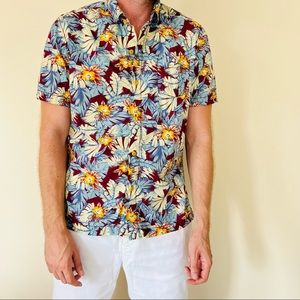Tommy Bahama Casual Button Down Shirts 
